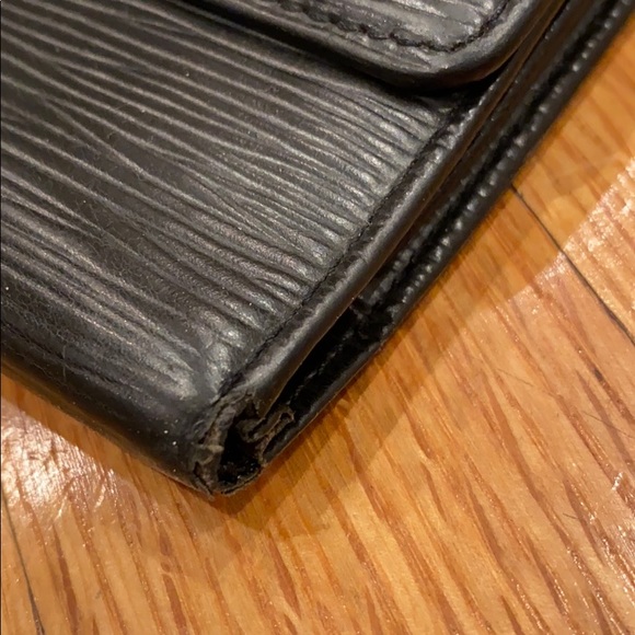 Authentic Louis Vuitton Epi Porte Tresor Wallet - Picture 6 of 8